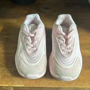 Toddler girls size 9 Adidas pink. Very good used condition.